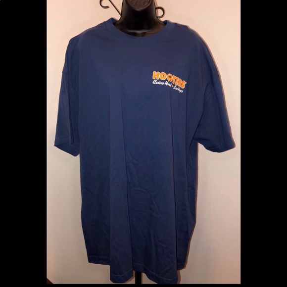 Hooters t-shirt NWT - Picture 1 of 3